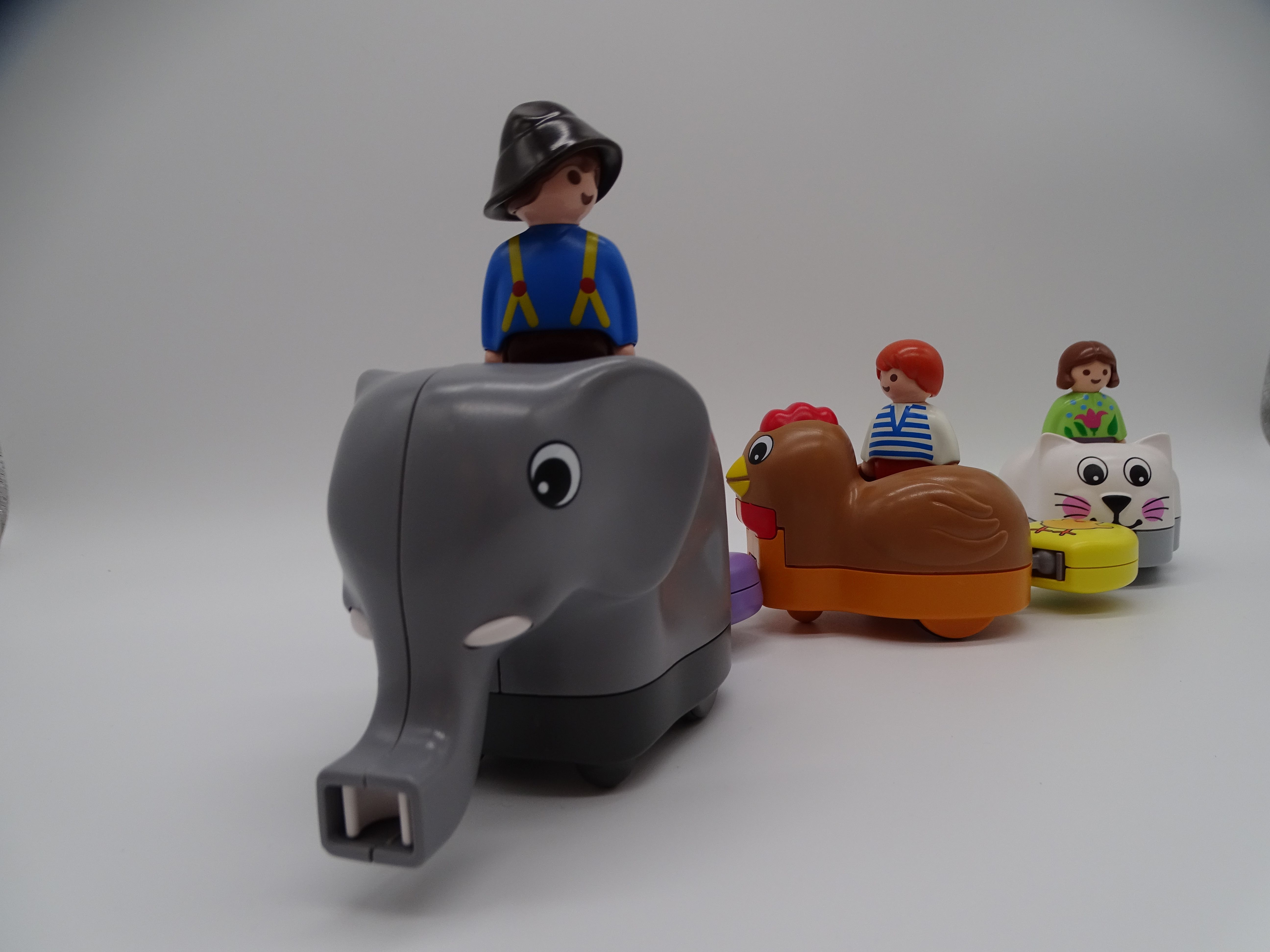 Voir photo 3 de Playmobil 1 2 3 « Train des Animaux » 70405 d'occasion PLAYMOBIL - Dès 4 ans | Ref 13373 Playmobil 1 2 3 « Train des Animaux » 70405 d'occasion PLAYMOBIL - Dès 4 ans | Ref 13373 Très bon état - Vue 3 -